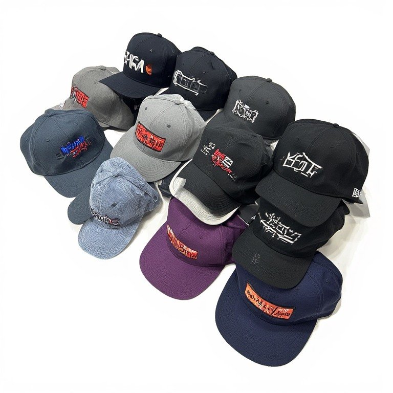 Toptan reklam şapka imalatı kapsamında 3D (kabartmalı) nakış tekniği ile logo uygulaması.